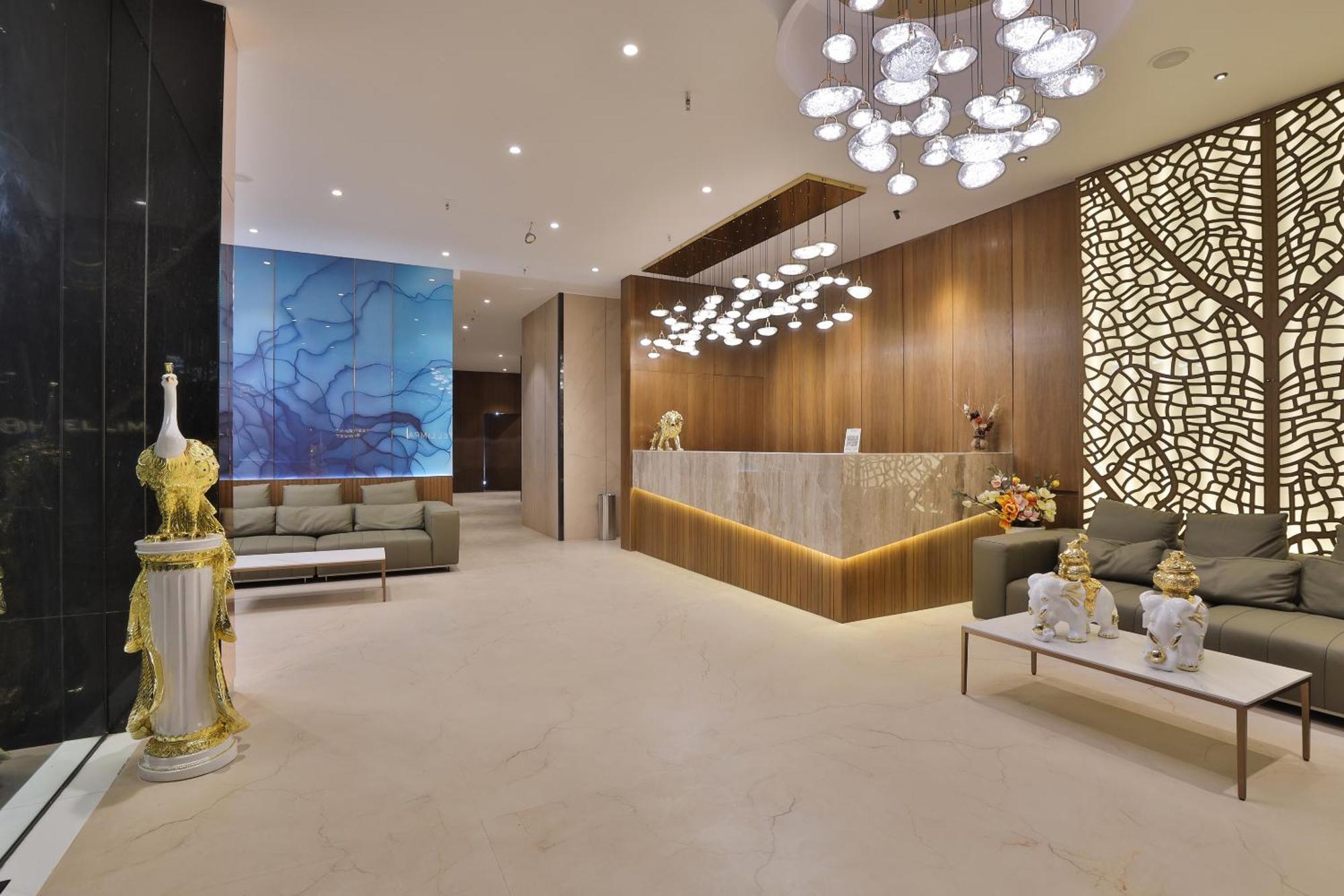 Hotel Elements 수라트 외부 사진