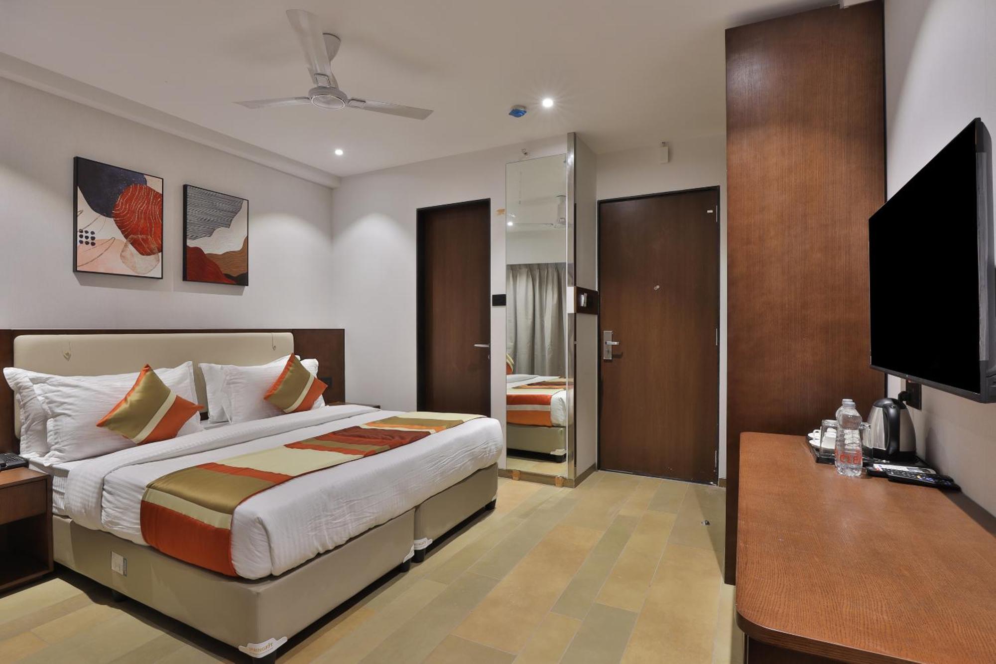 Hotel Elements 수라트 외부 사진