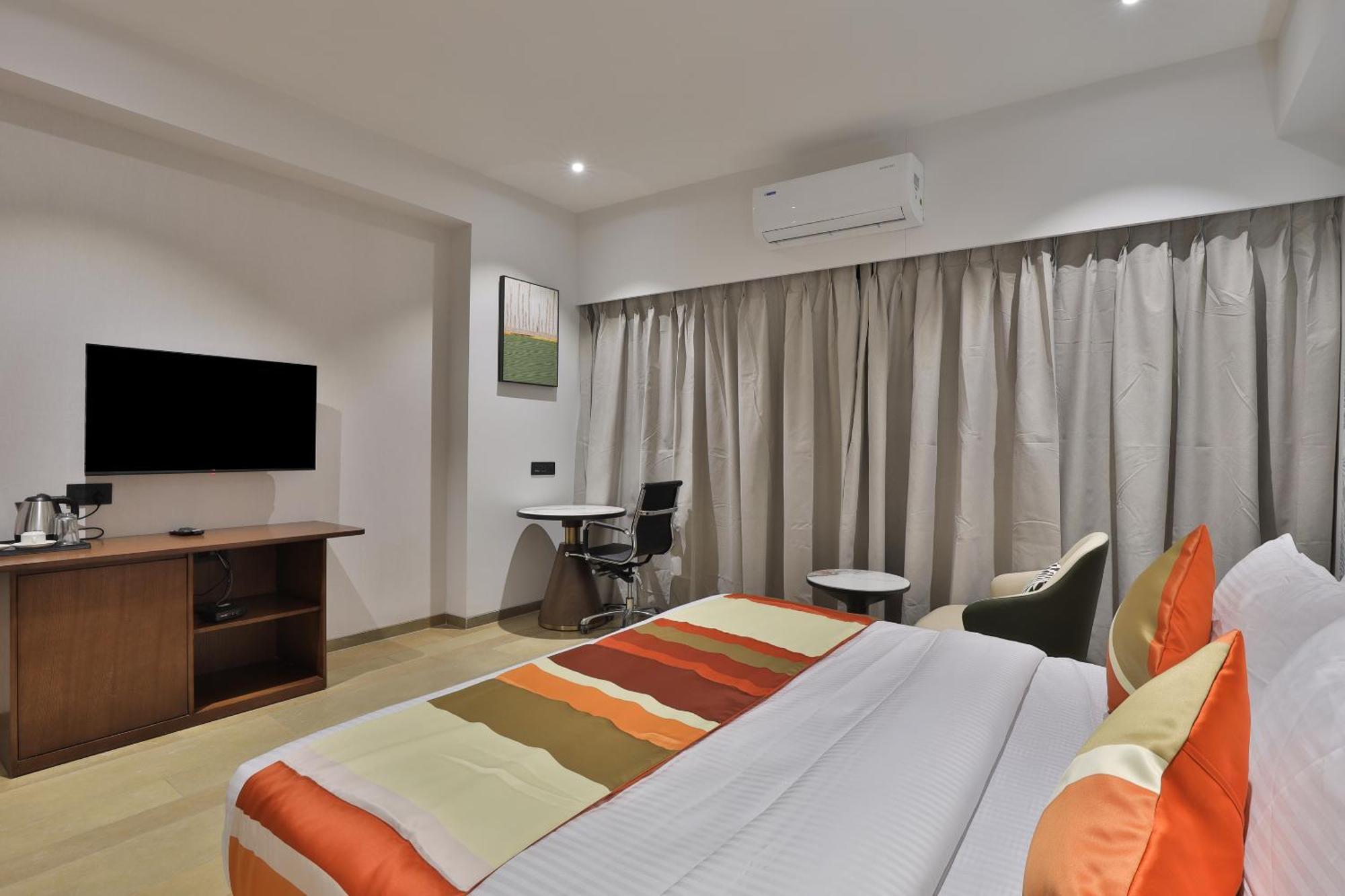 Hotel Elements 수라트 외부 사진