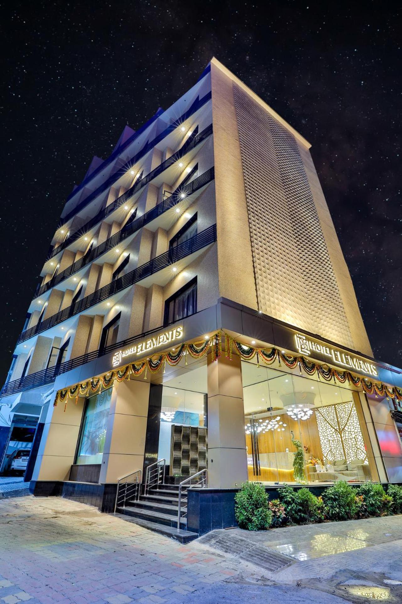 Hotel Elements 수라트 외부 사진